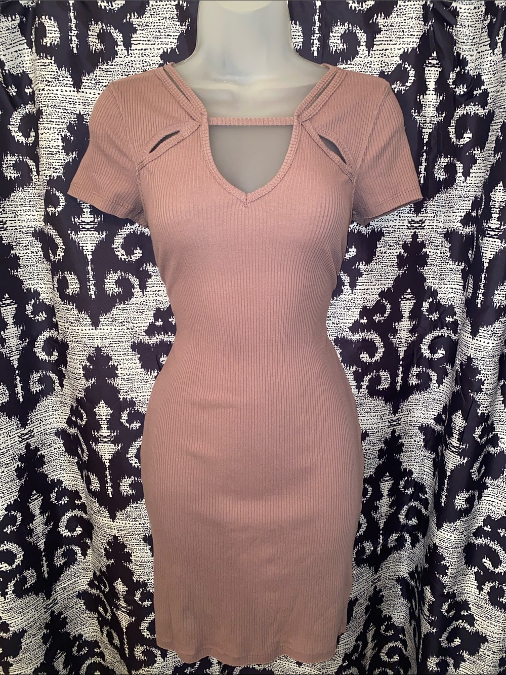 Charlotte Russe Mauve Ribbed Short-Sleeve Cutout Midi Dress